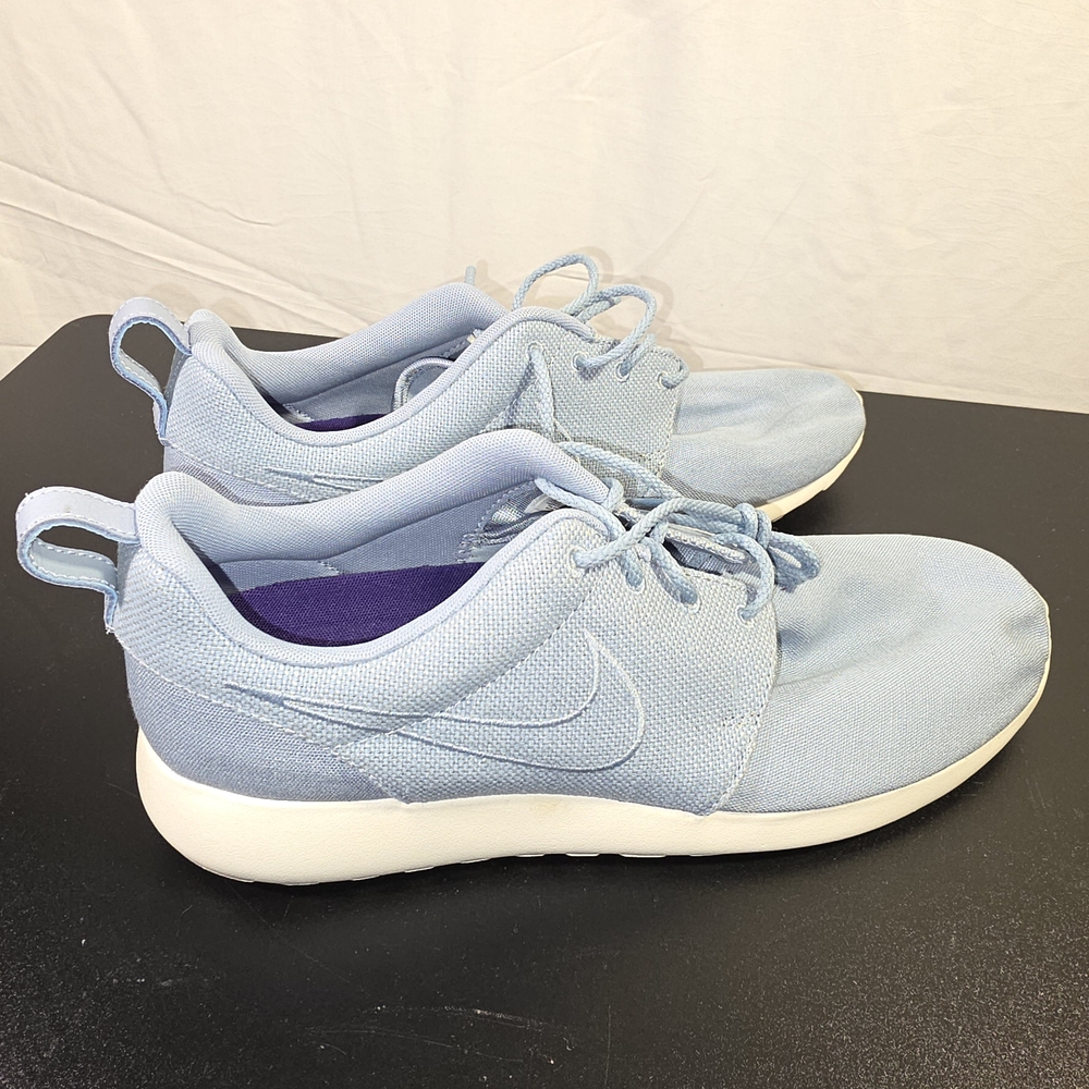 Nike Women's Light Blue Sneakers